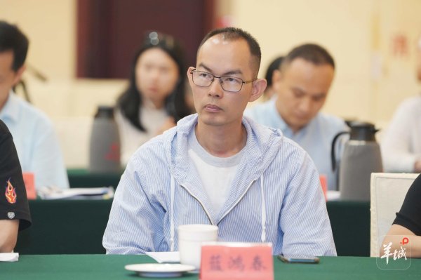 线上股票配资网站 广东青年导演蓝鸿春: 对文化足够自信, 是我们坚持做本土故事的动力
