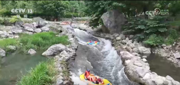 靠谱股票配资平台 假期经济乘“热”而上 “凉资源”点燃消费增长新引擎